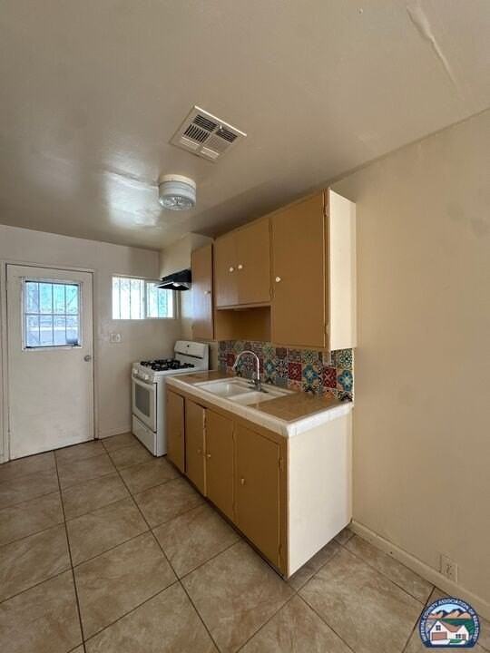 507 E 3rd St #A - Photo 3 of 8