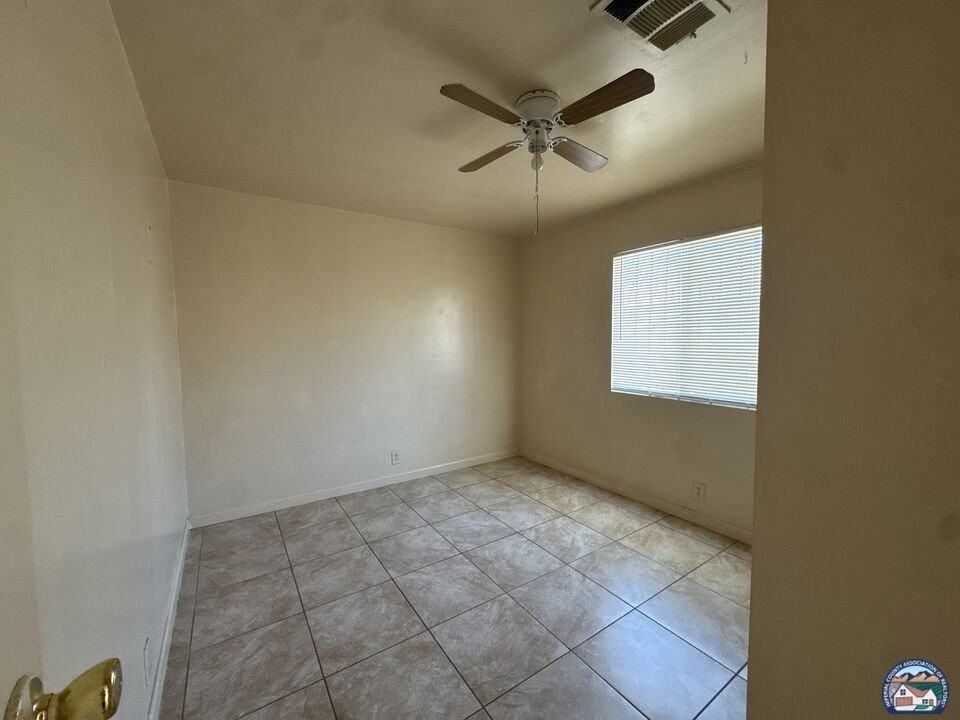 507 E 3rd St #A - Photo 6 of 8