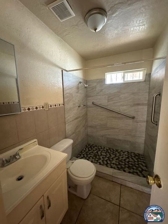 507 E 3rd St #A - Photo 7 of 8