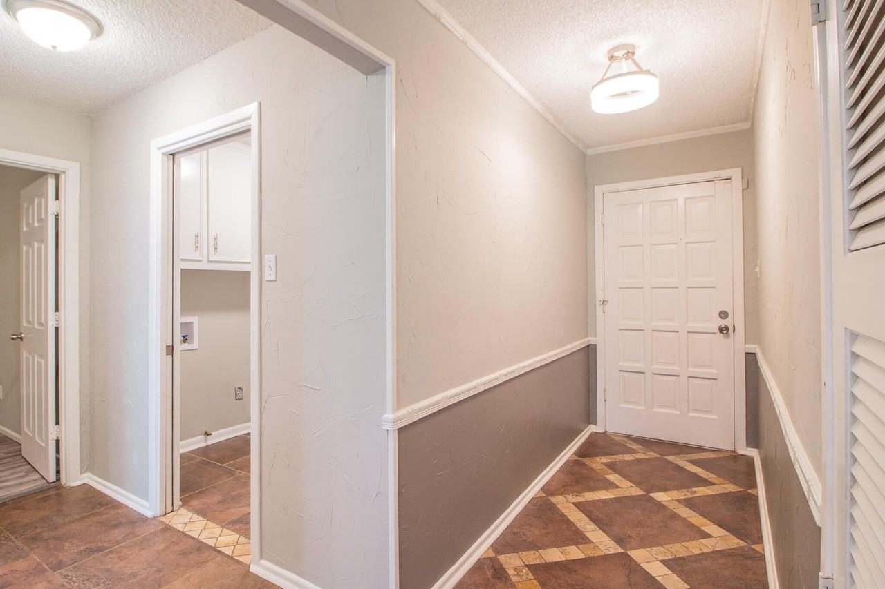 4709 59th St - Photo 3 of 26