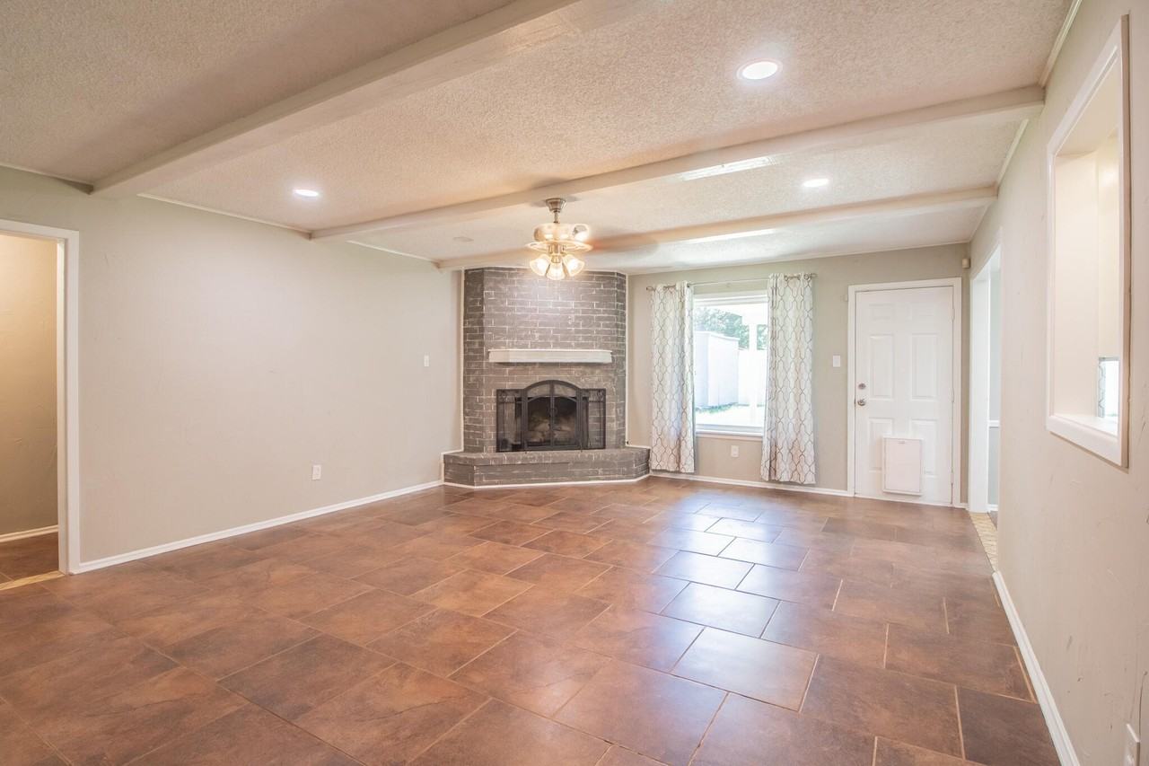 4709 59th St - Photo 4 of 26