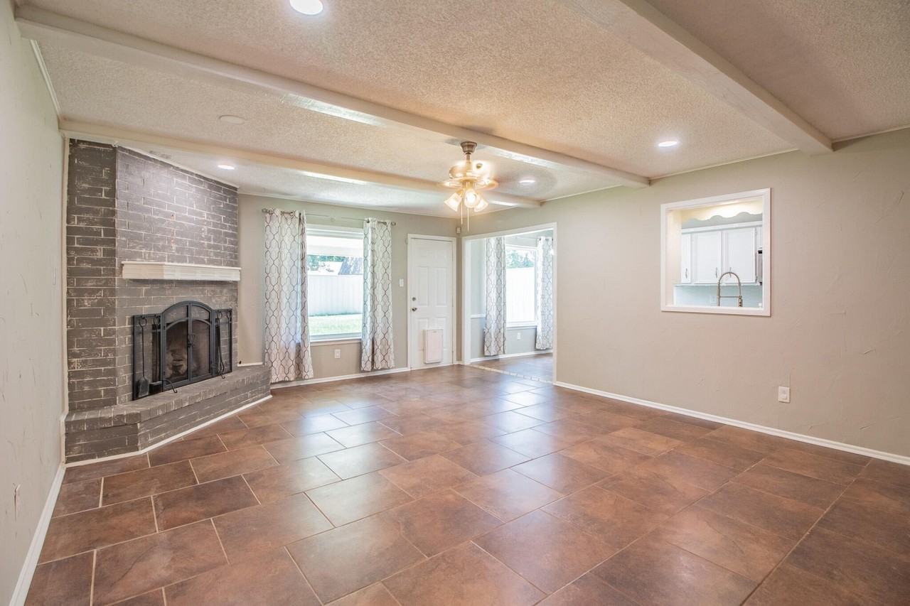 4709 59th St - Photo 5 of 26