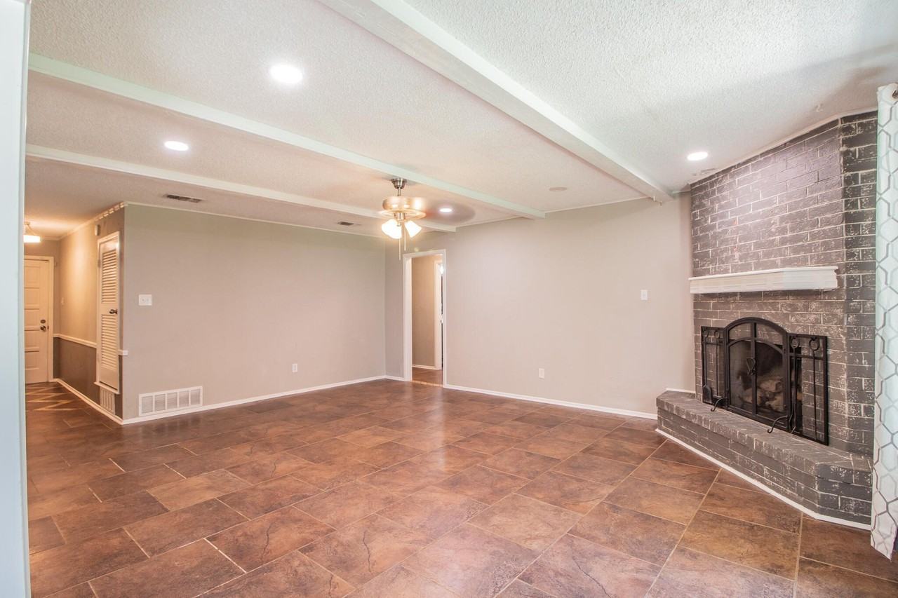 4709 59th St - Photo 6 of 26