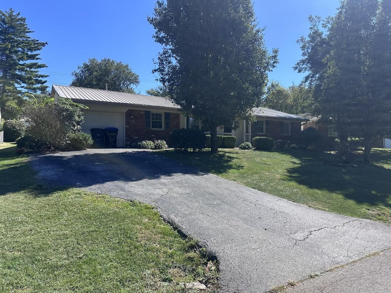 951 Brookhaven Dr - Photo 4 of 50