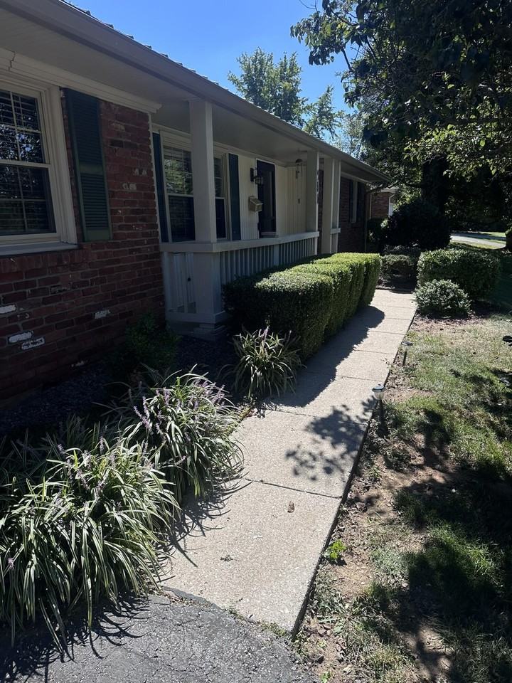 951 Brookhaven Dr - Photo 5 of 50