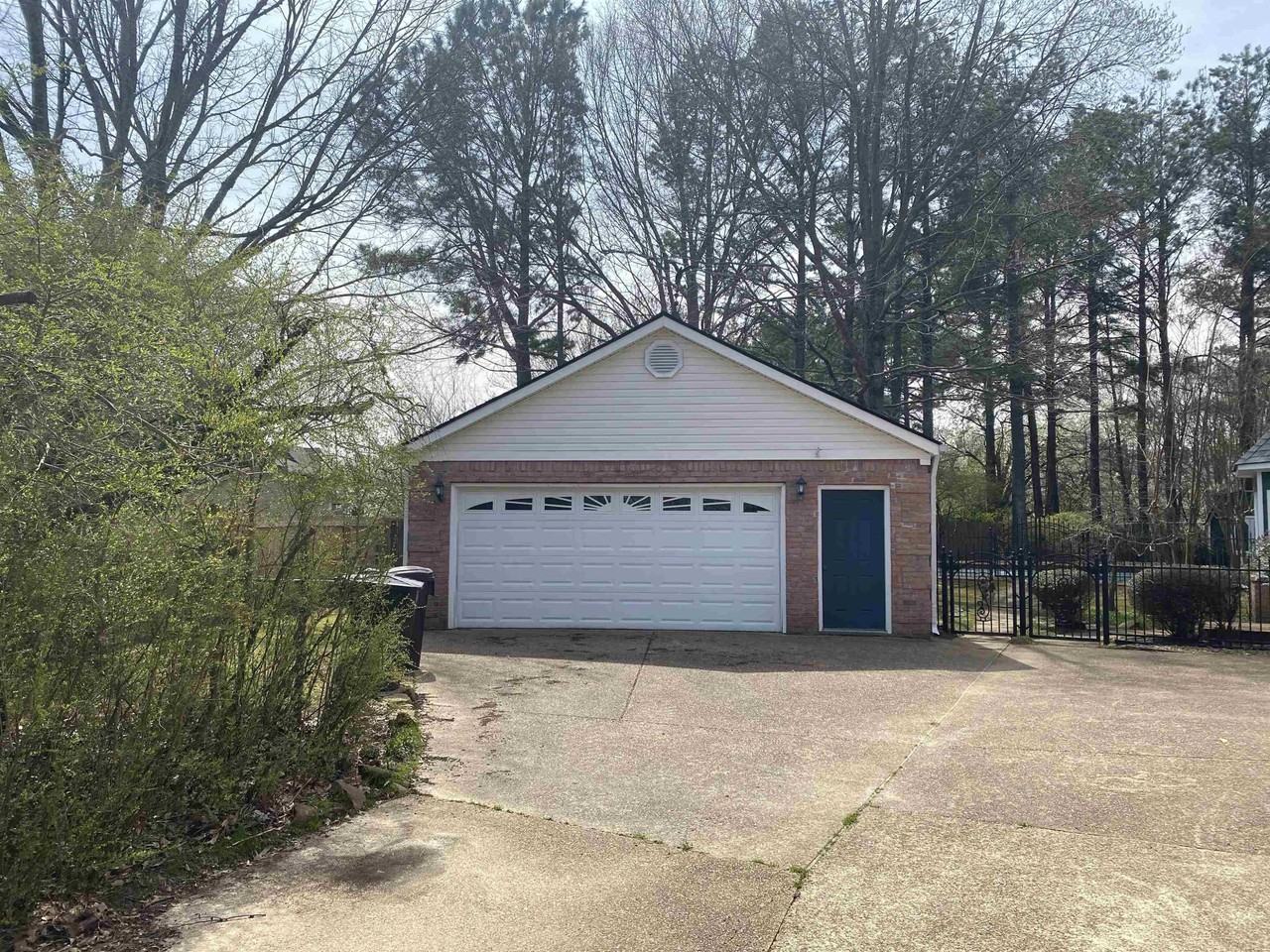 857 Hickory Oaks Cir - Photo 2 of 25