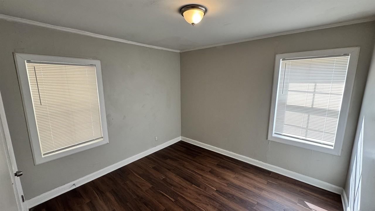 2303 Longstreet Dr - Photo 4 of 18