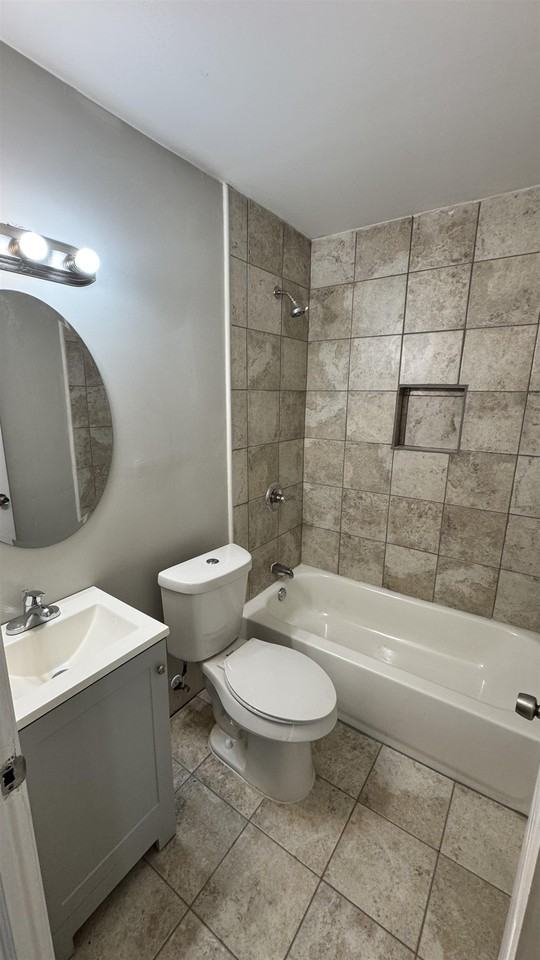 2303 Longstreet Dr - Photo 5 of 18