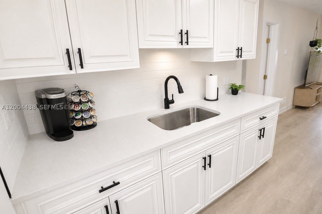 4396 Sw 25th Ter #1-2 - Photo 4 of 16