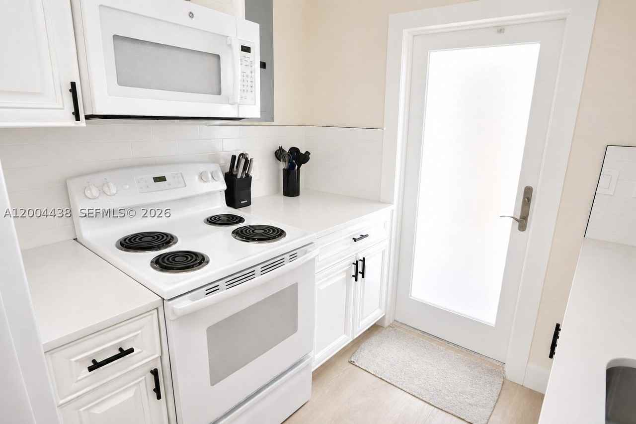 4396 Sw 25th Ter #1-2 - Photo 5 of 16