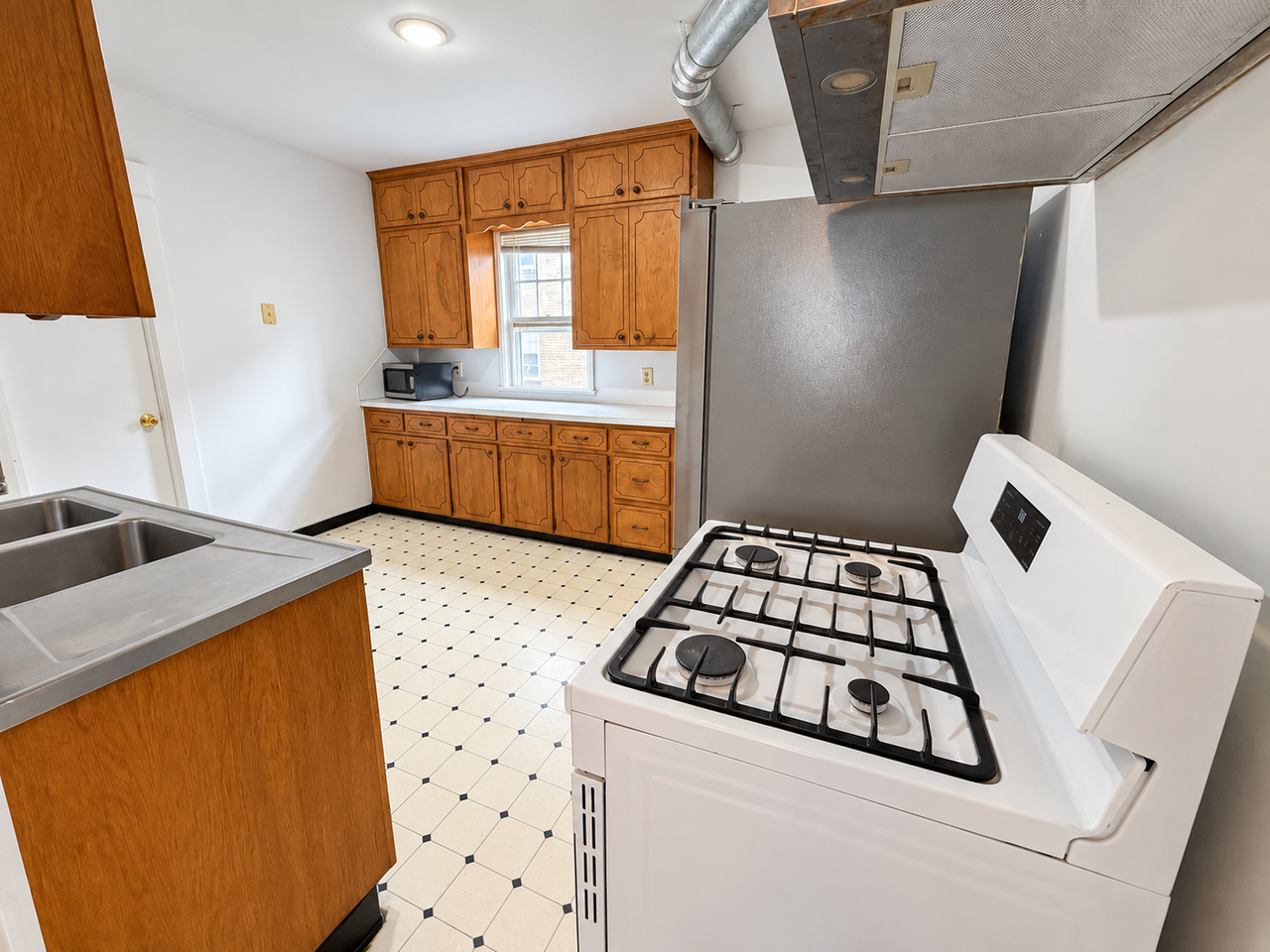 1951 Grand Ave - Photo 4 of 10