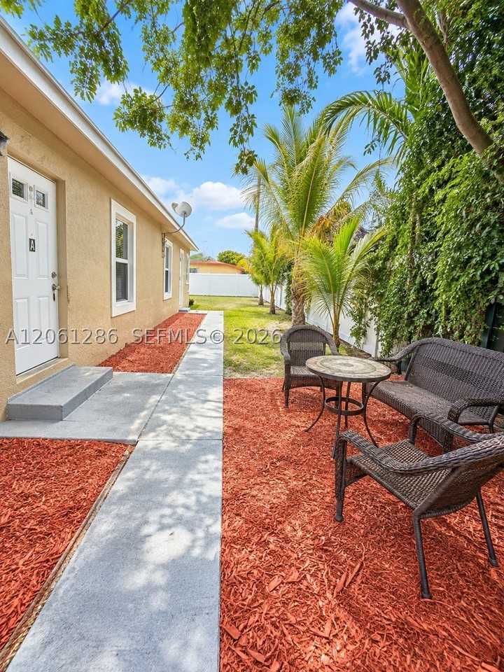 728 Sw 6th St #2 - Photo 2 of 26