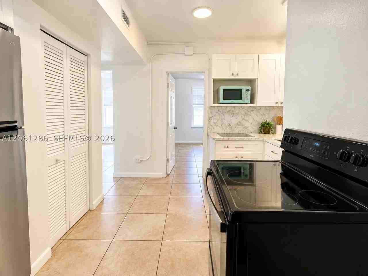 728 Sw 6th St #2 - Photo 6 of 26