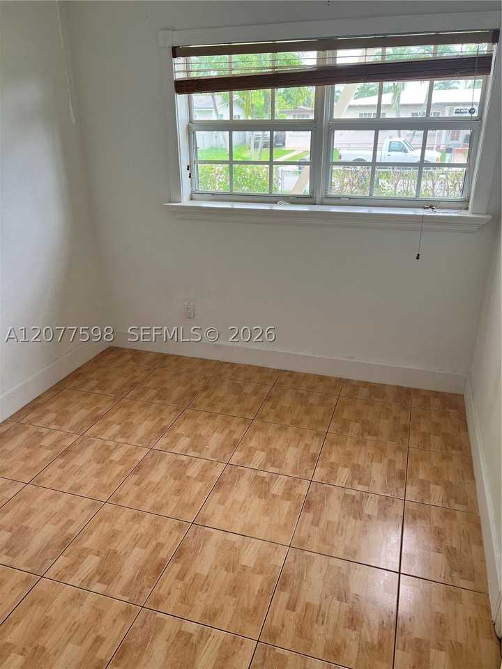 12360 Sw 188th Ter - Photo 7 of 9