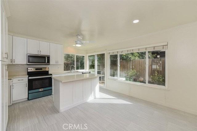 17562 Manchester Ave - Photo 3 of 8