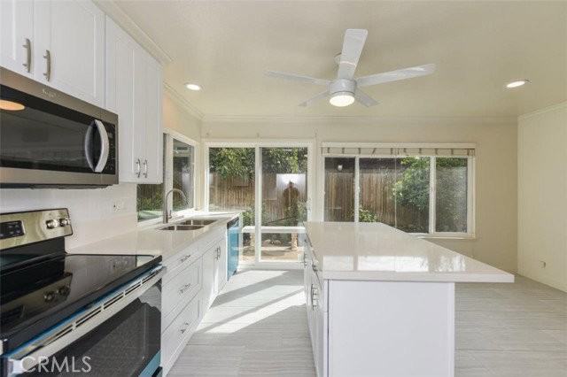 17562 Manchester Ave - Photo 4 of 8