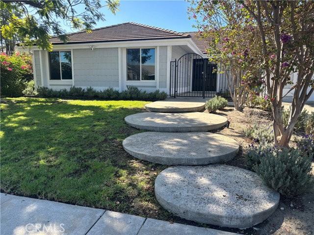 445 S Westridge Cir - Photo 2 of 8