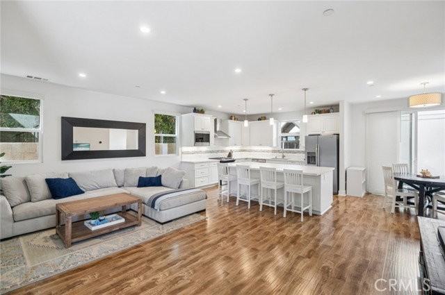 163 Flower St #B - Photo 3 of 8