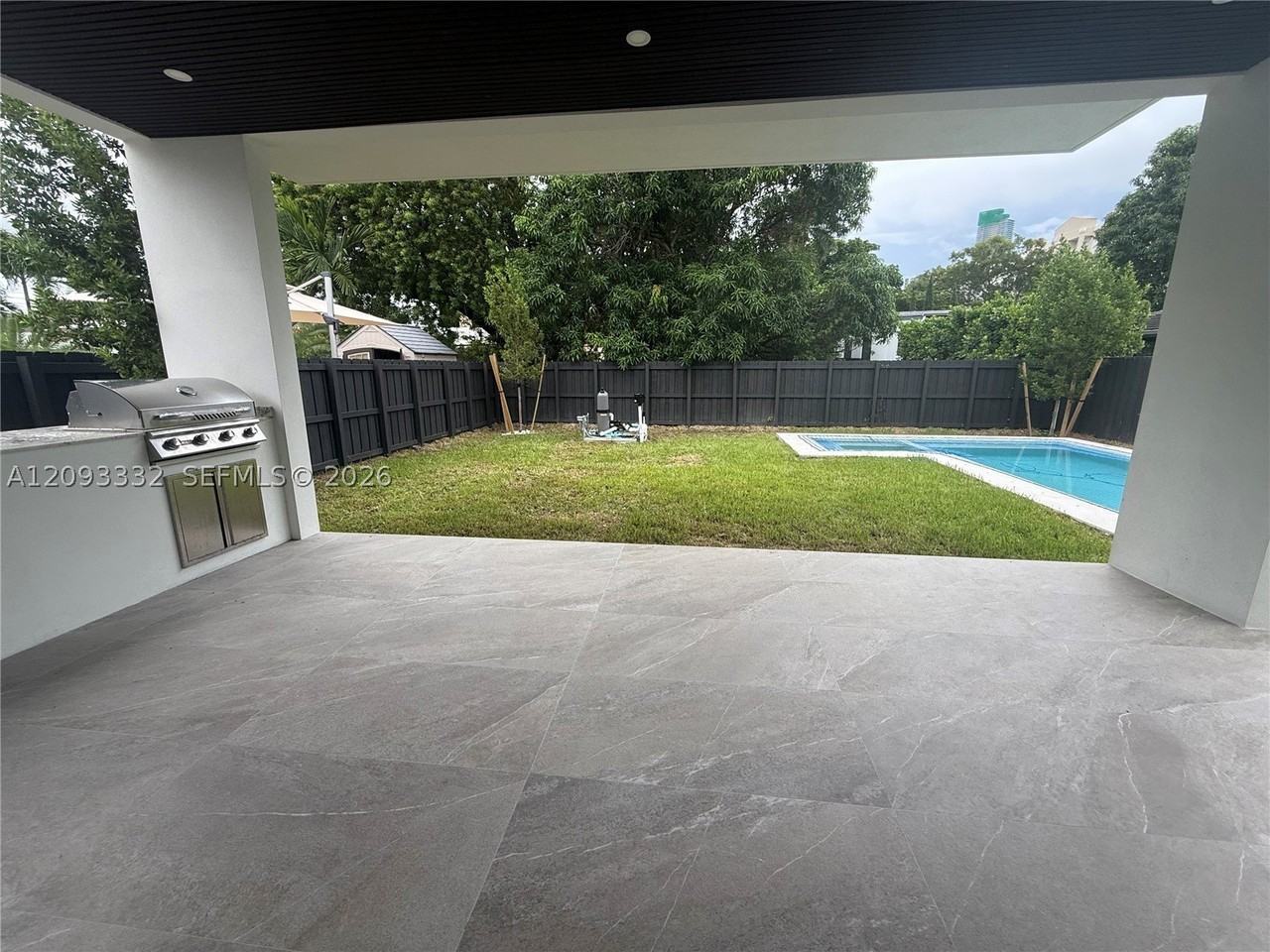 353 Sw 23rd Rd - Photo 2 of 8
