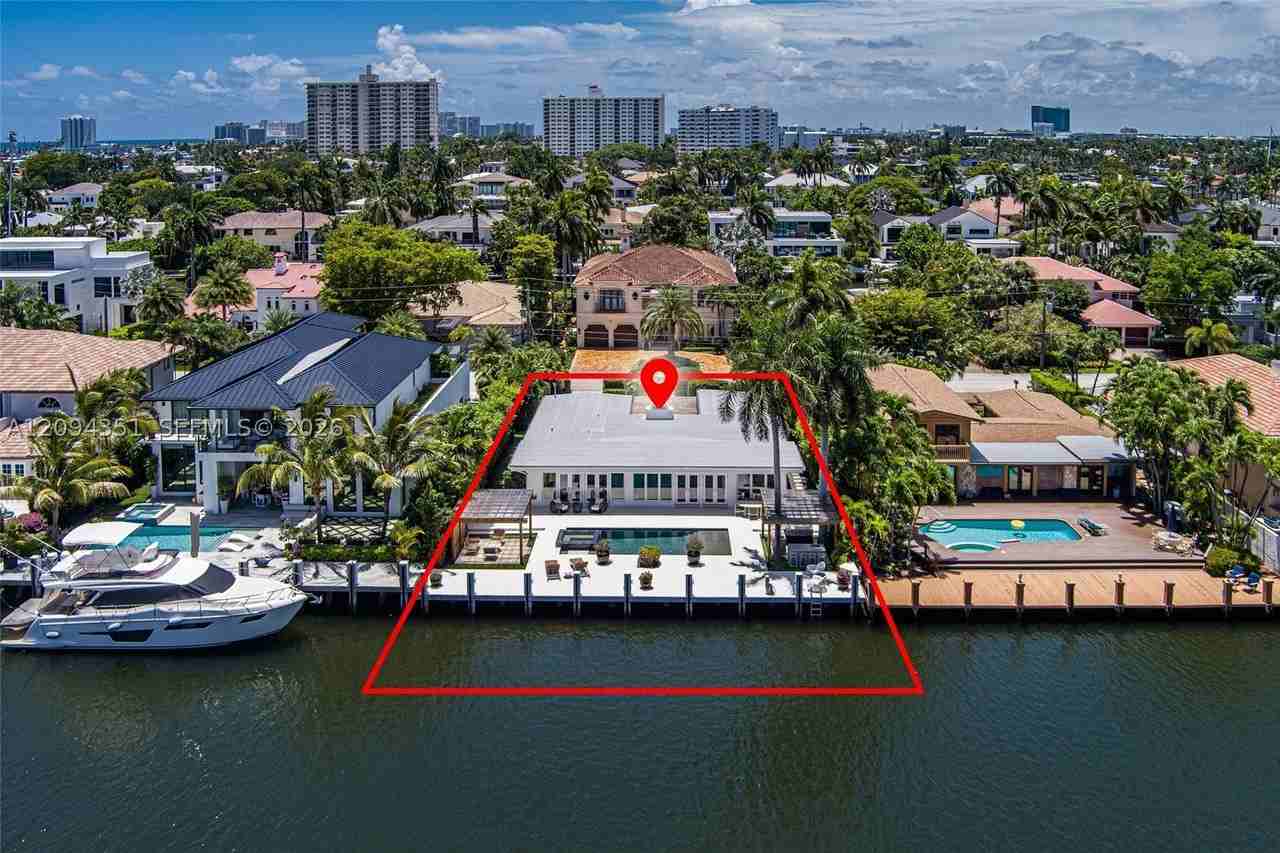 2401 Sea Island Dr - Photo 3 of 38