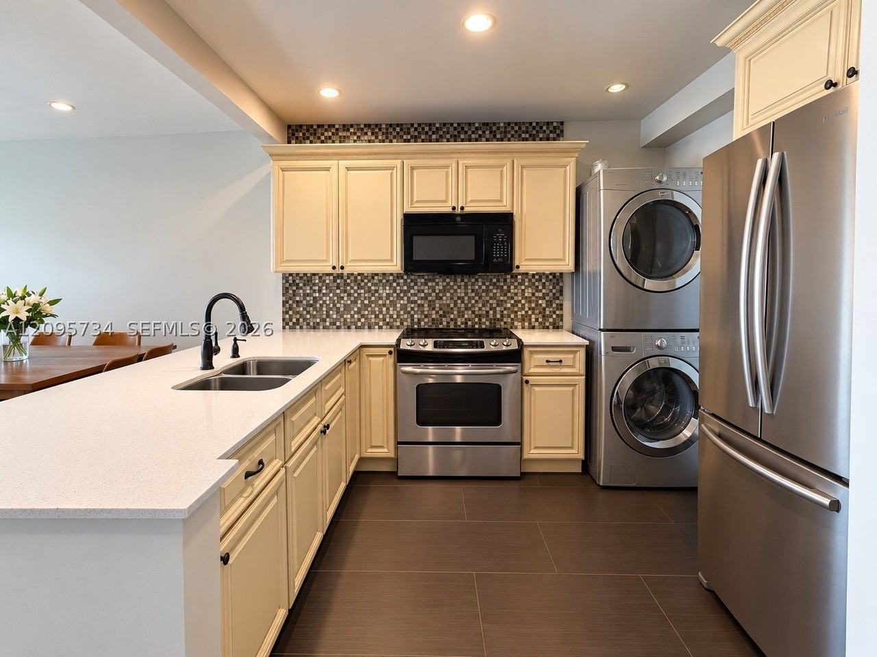677 Ne 24th St #406 - Photo 2 of 25