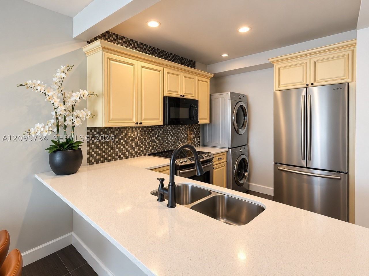 677 Ne 24th St #406 - Photo 4 of 25