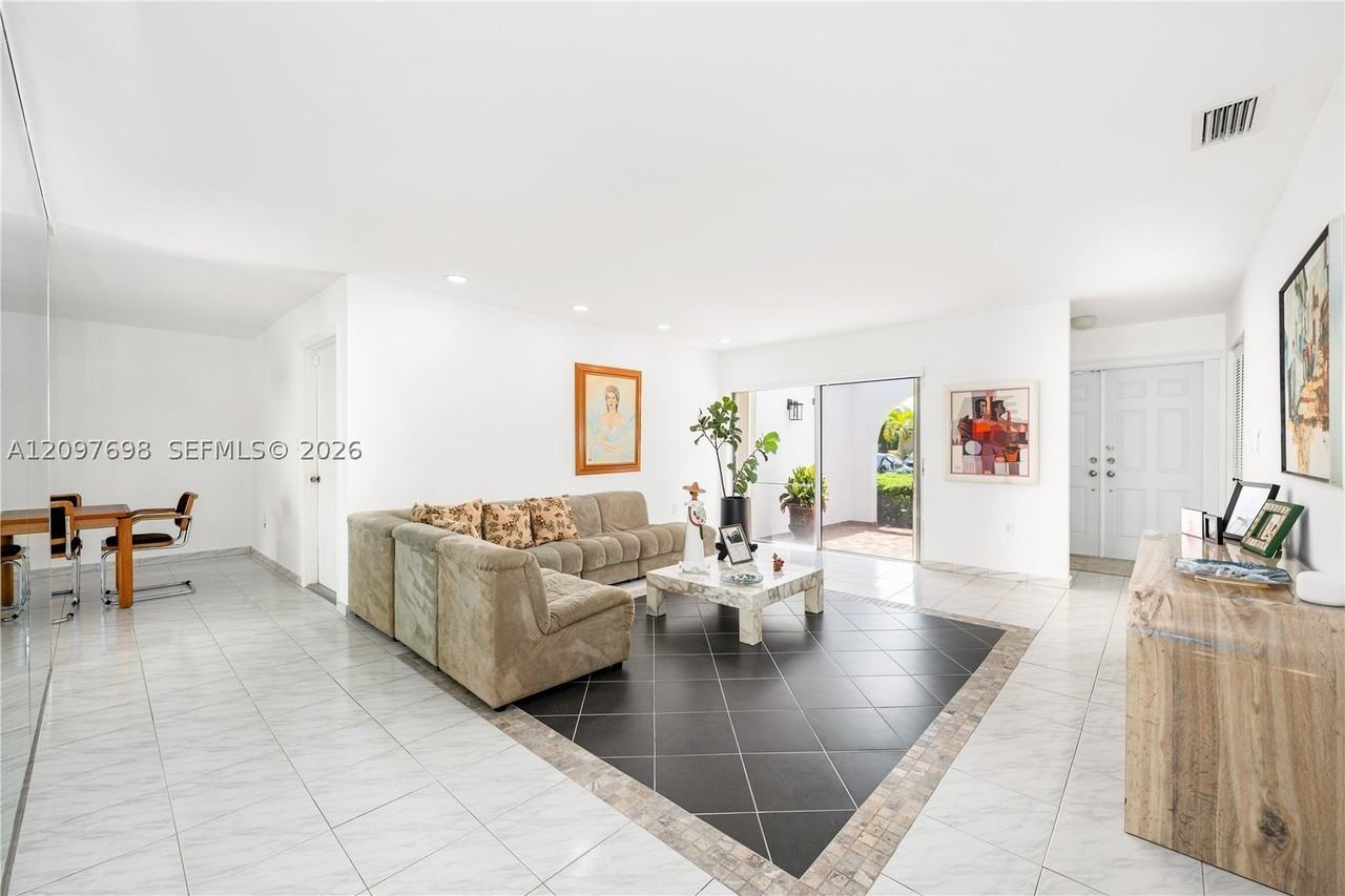 12505 Sw 22nd Ter - Photo 4 of 31