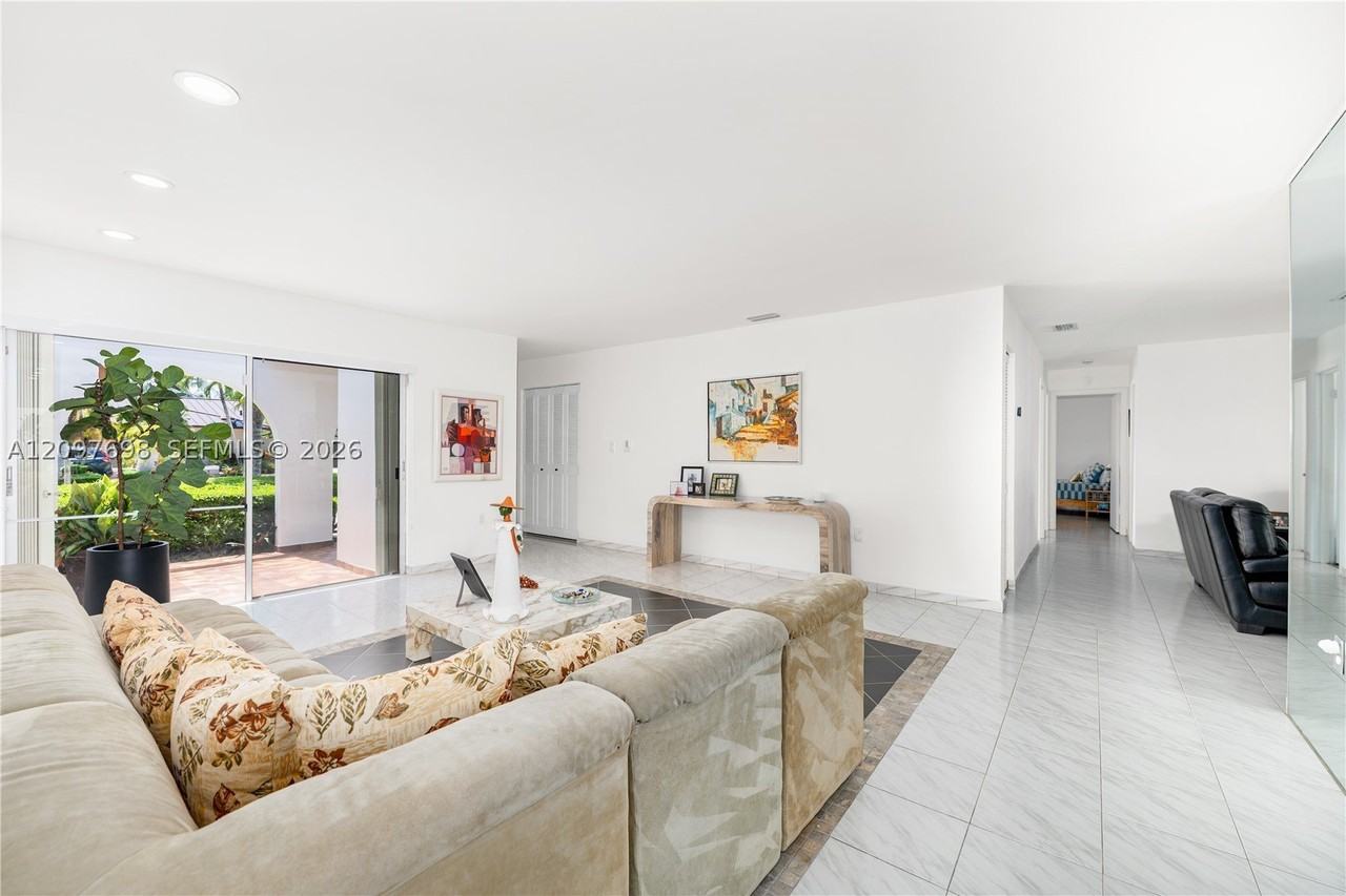 12505 Sw 22nd Ter - Photo 5 of 31