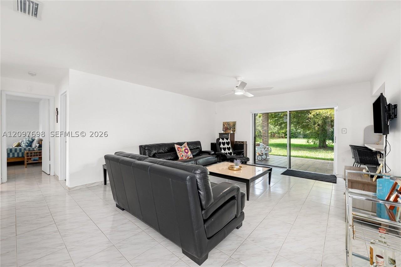 12505 Sw 22nd Ter - Photo 6 of 31