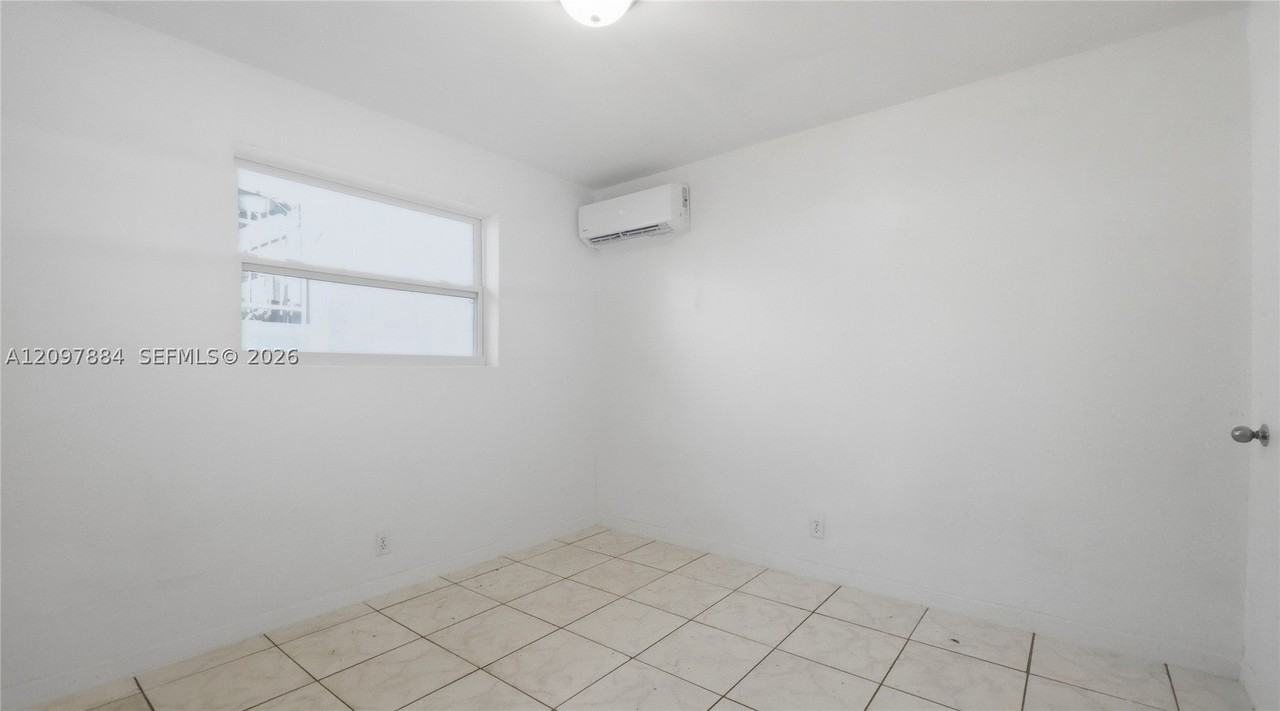2711 Sw 8th St #3 - Photo 3 of 5