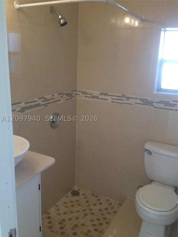2143 Sw 62nd Ave #1 - Photo 6 of 10