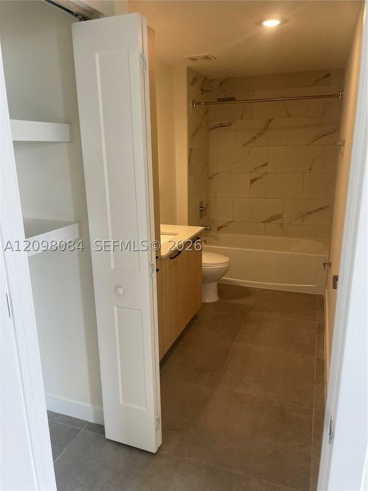 16395 Biscayne Blvd #2011 - Photo 5 of 35