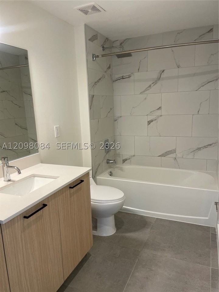 16395 Biscayne Blvd #2011 - Photo 6 of 35