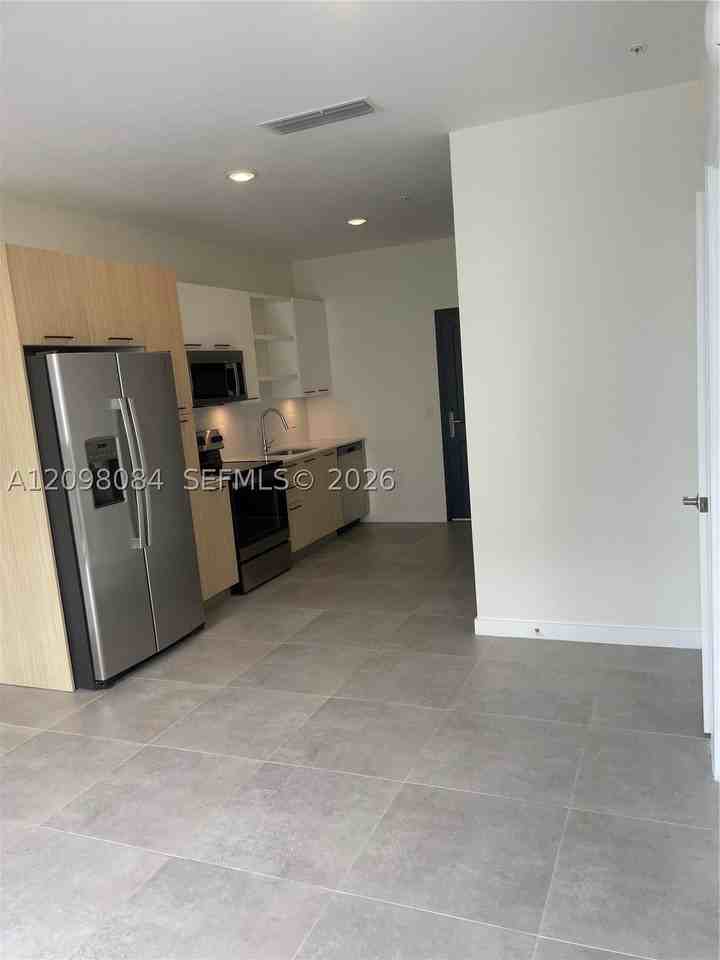 16395 Biscayne Blvd #2011 - Photo 7 of 35