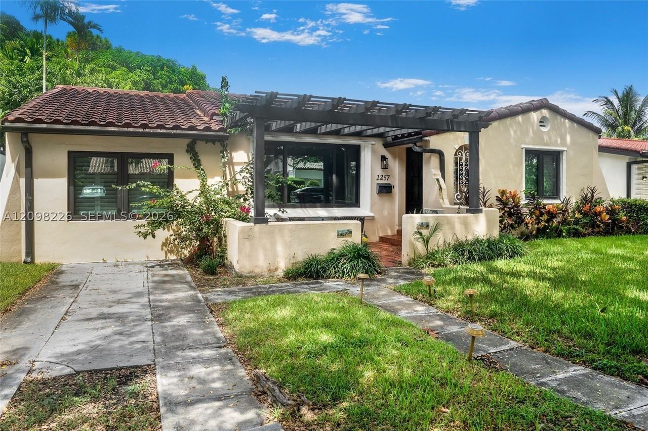 1257 Sw 21st St - Photo 2 of 28