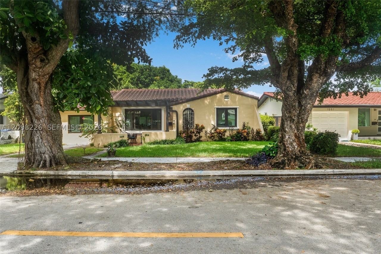 1257 Sw 21st St - Photo 3 of 28