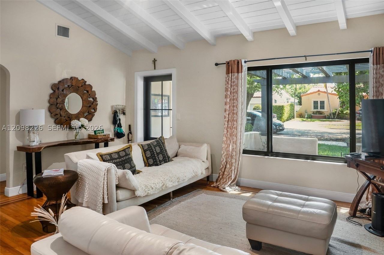 1257 Sw 21st St - Photo 5 of 28
