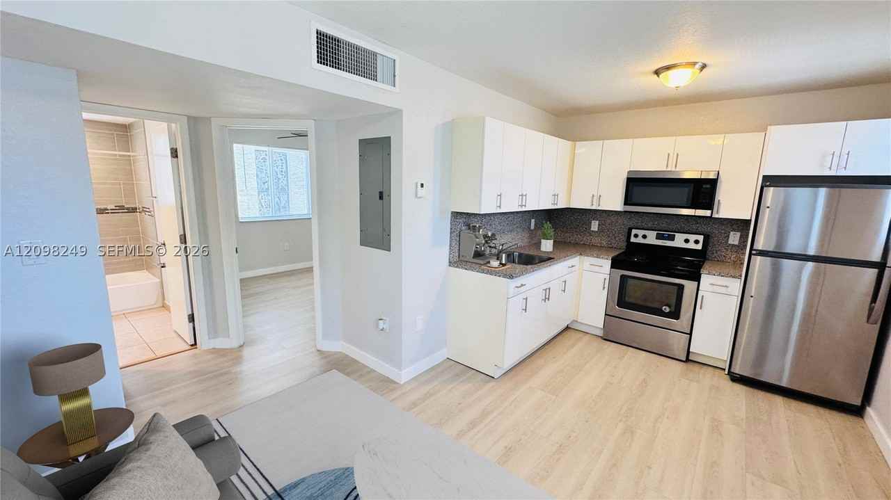 1737 Nw 3rd Ave #10 - Photo 3 of 7