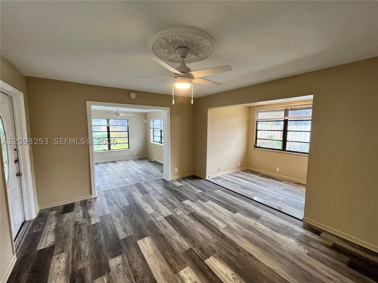 1608 S 19th Ave - Photo 2 of 29