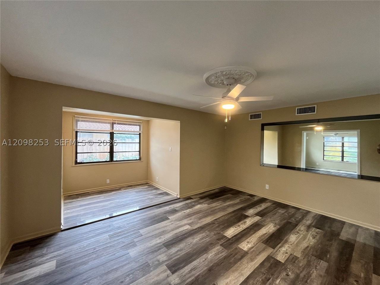 1608 S 19th Ave - Photo 3 of 29