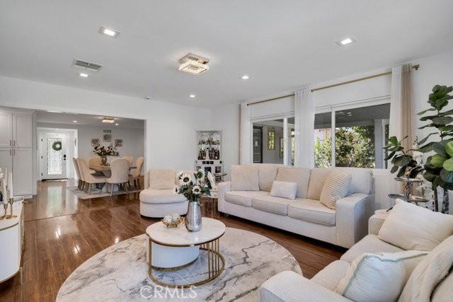 6954 Woodlake Ave - Photo 4 of 8