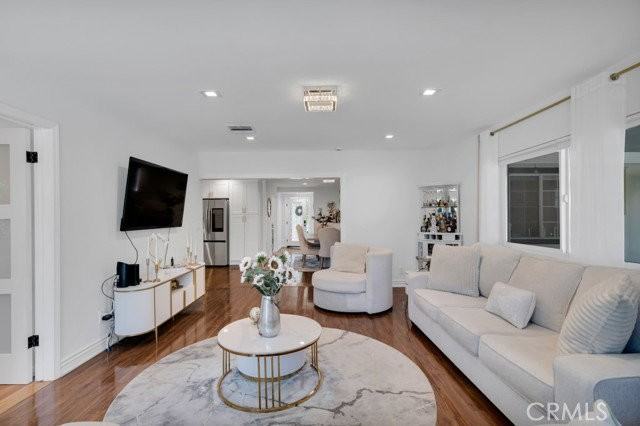 6954 Woodlake Ave - Photo 6 of 8
