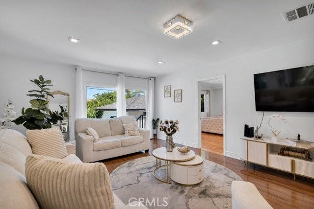 6954 Woodlake Ave - Photo 7 of 8