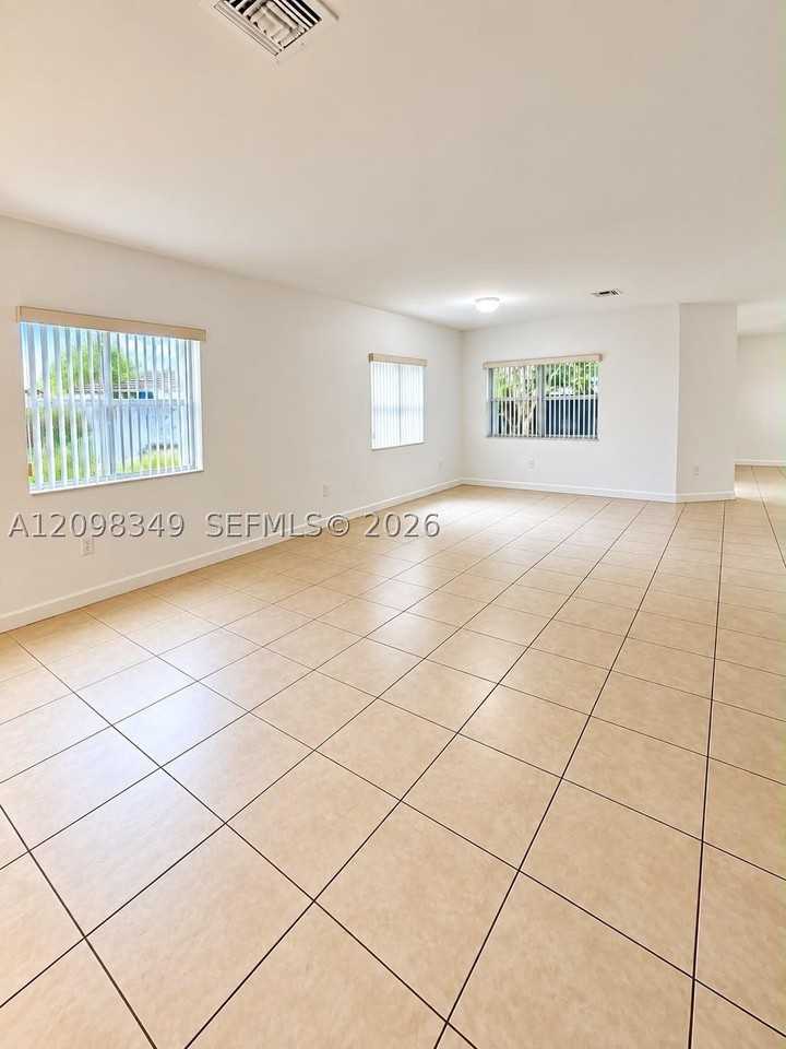 3663 Ne 2nd Ct - Photo 4 of 25