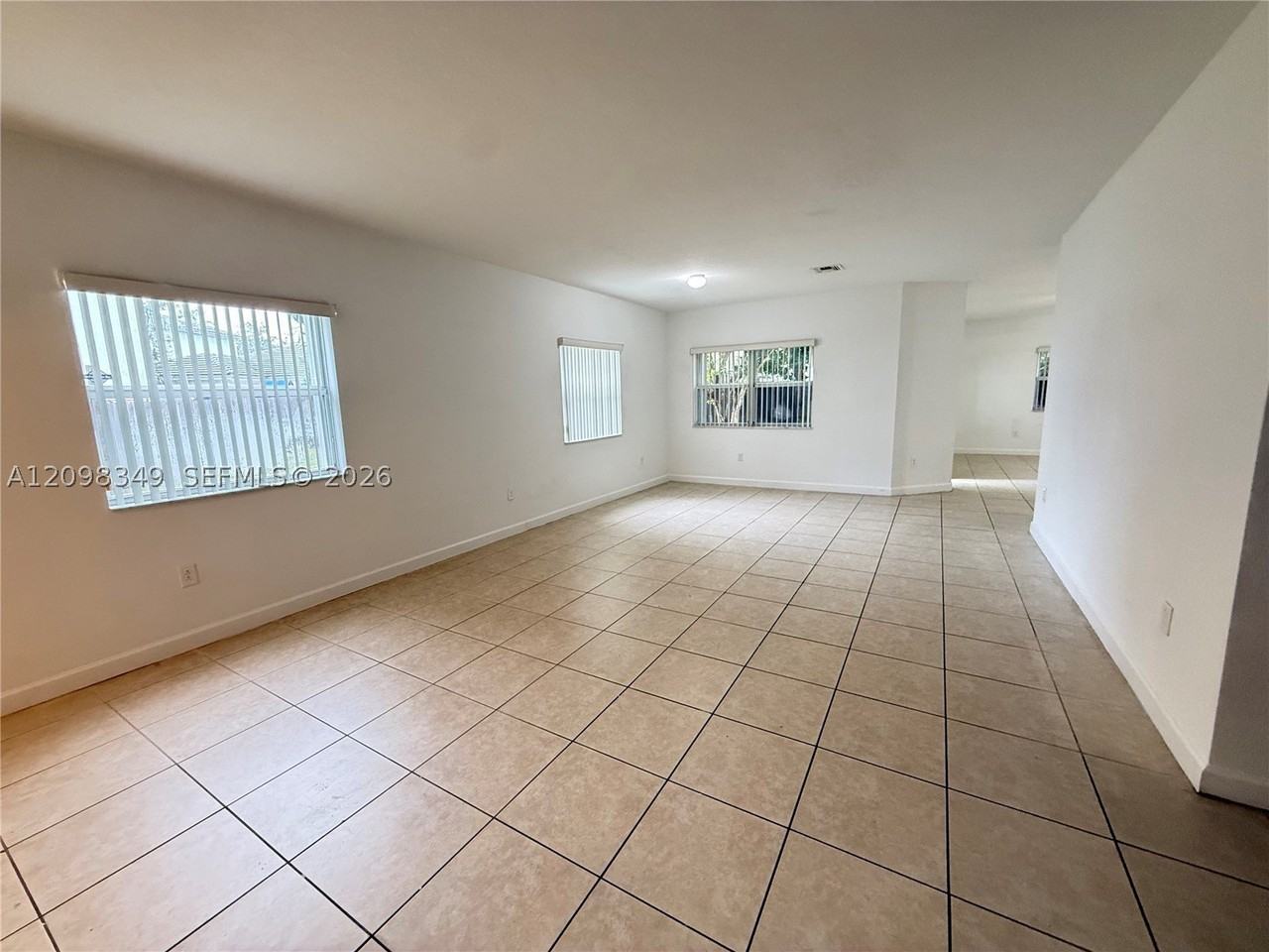 3663 Ne 2nd Ct - Photo 5 of 25