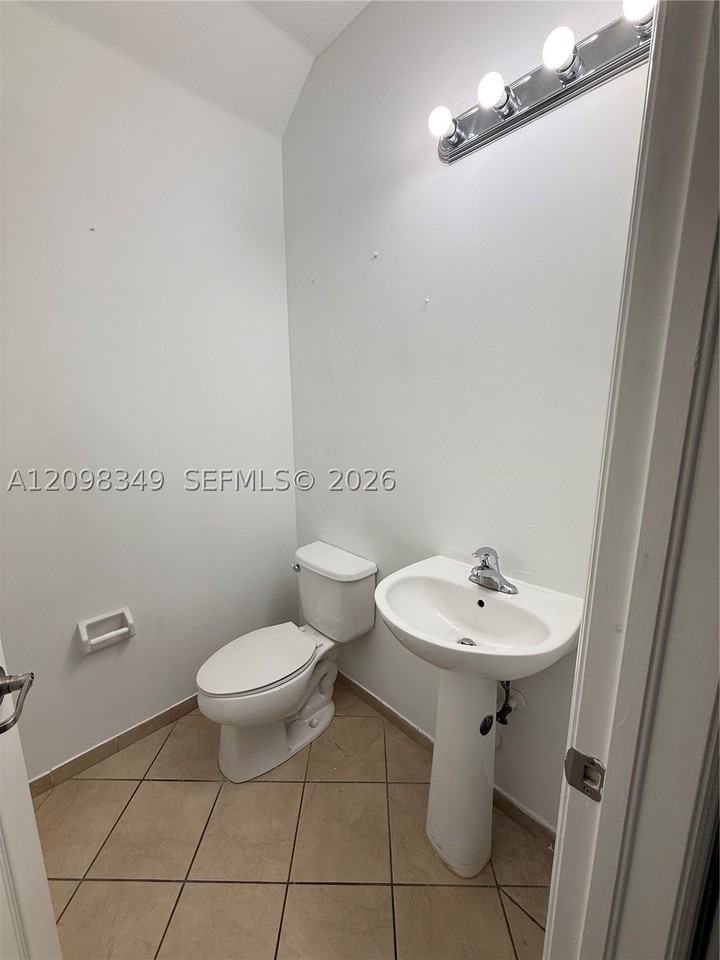3663 Ne 2nd Ct - Photo 7 of 25