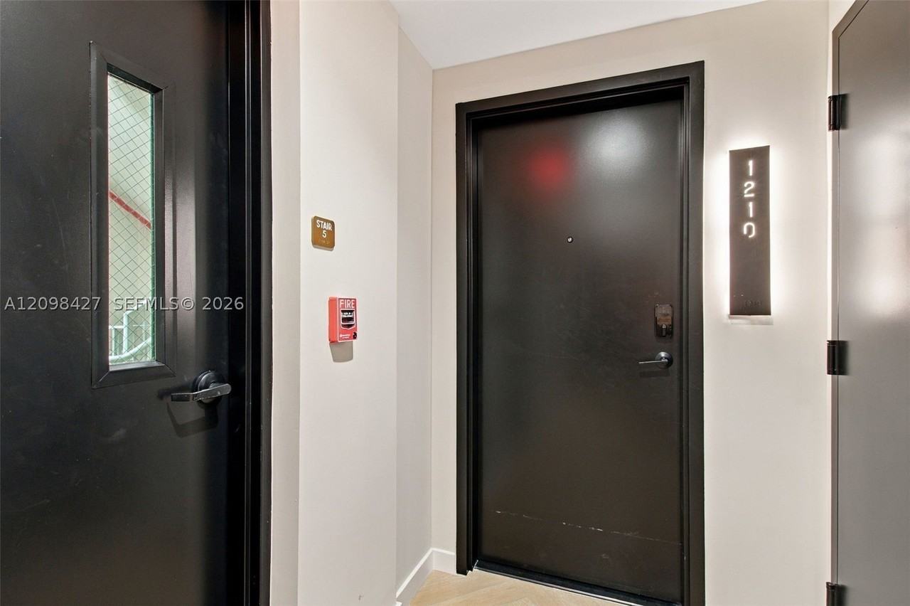 697 N Miami Ave #1210 - Photo 3 of 19