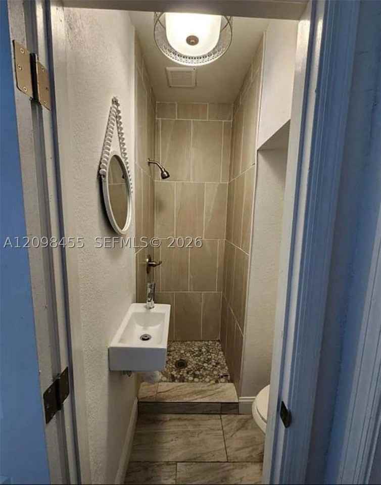 5606 Nw 8th Ave - Photo 6 of 7