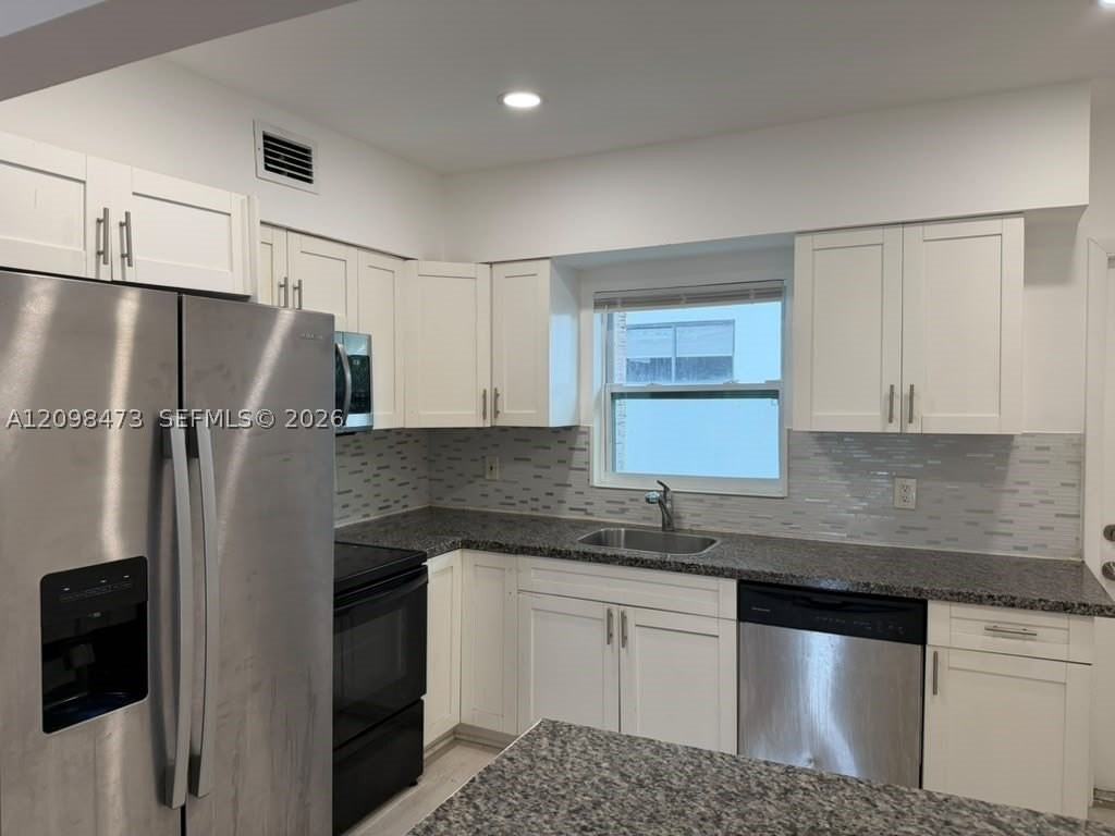 9780 Bay Harbor Ter #7 - Photo 4 of 9