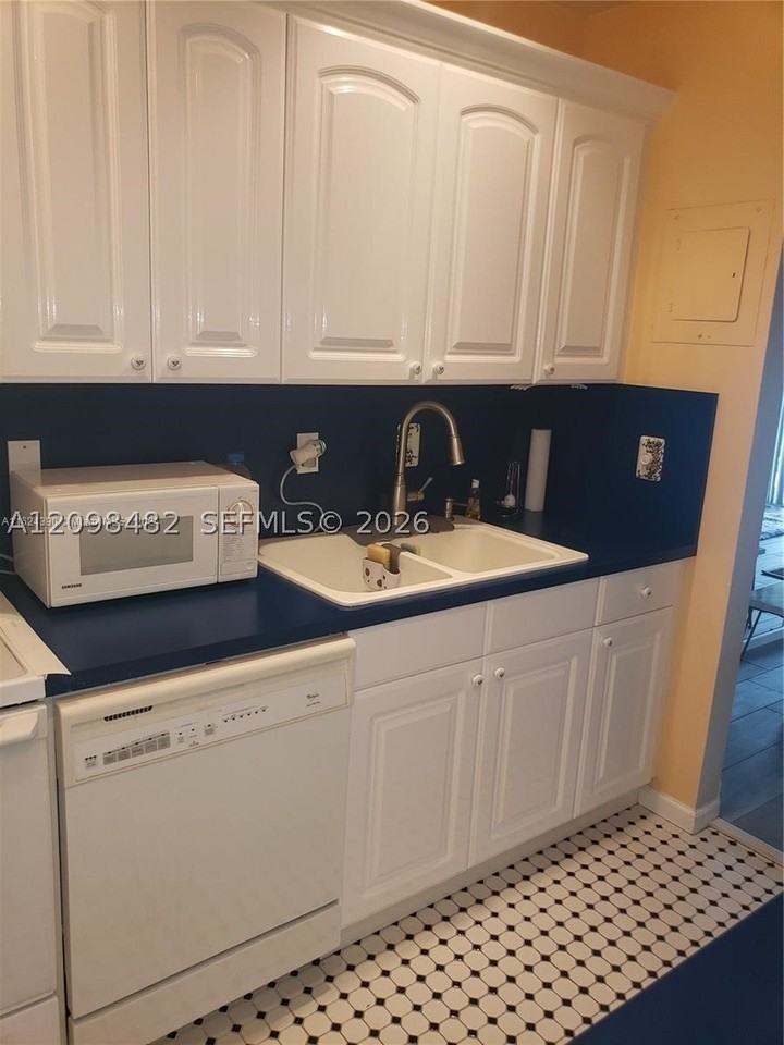 2220 Ne 68th St #1028 - Photo 5 of 27